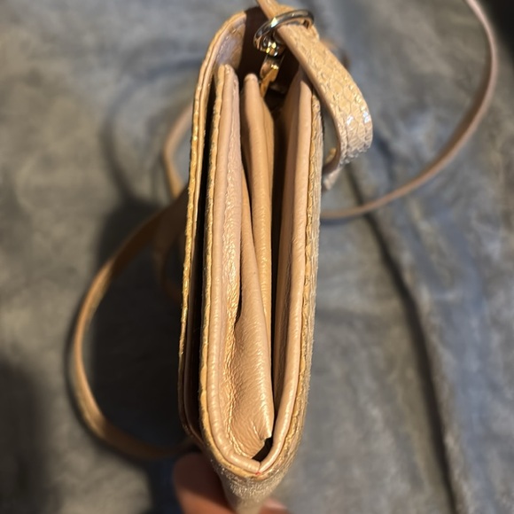 Danier Leather cream/beige purse - Picture 10 of 10